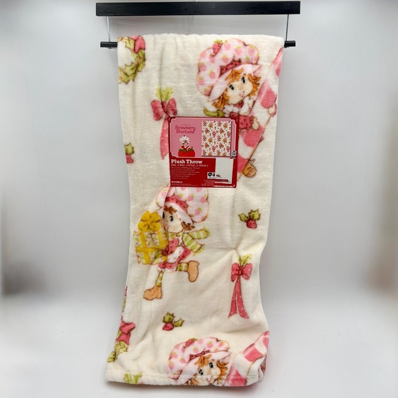 Strawberry Shortcake Christmas Holiday Plush Throw Blanket 50 x 60 - Picture 1 of 6